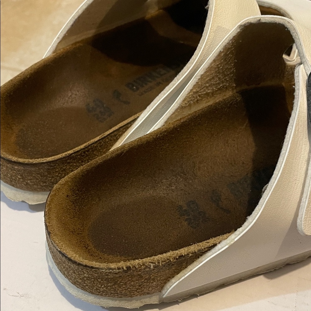 Birkenstock Arizona EU40 White Leather Sandals with Silver Buckles - Picture 3 of 6